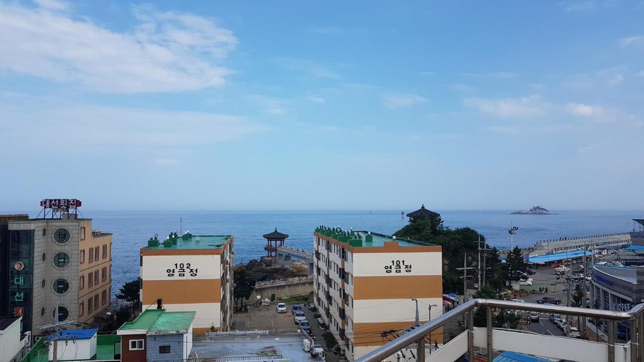 Lighthouse Beach Motel Сокчхо Экстерьер фото