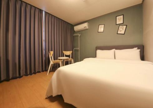 Lighthouse Beach Motel Сокчхо Экстерьер фото